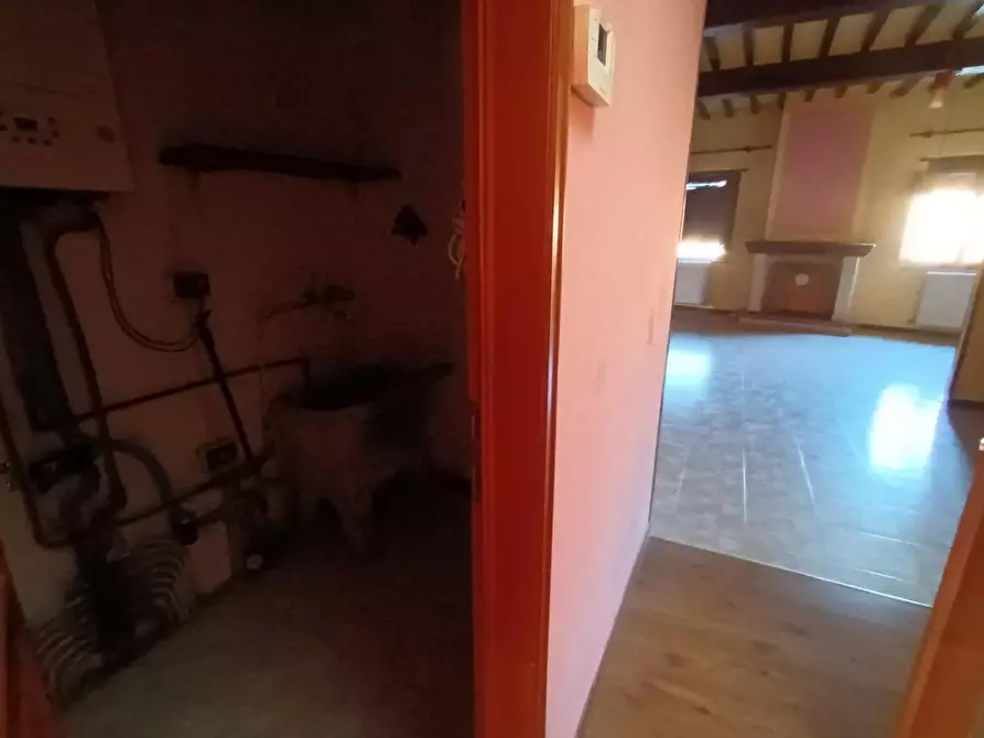 Immagine 13 di Appartamento in vendita  a Lucca