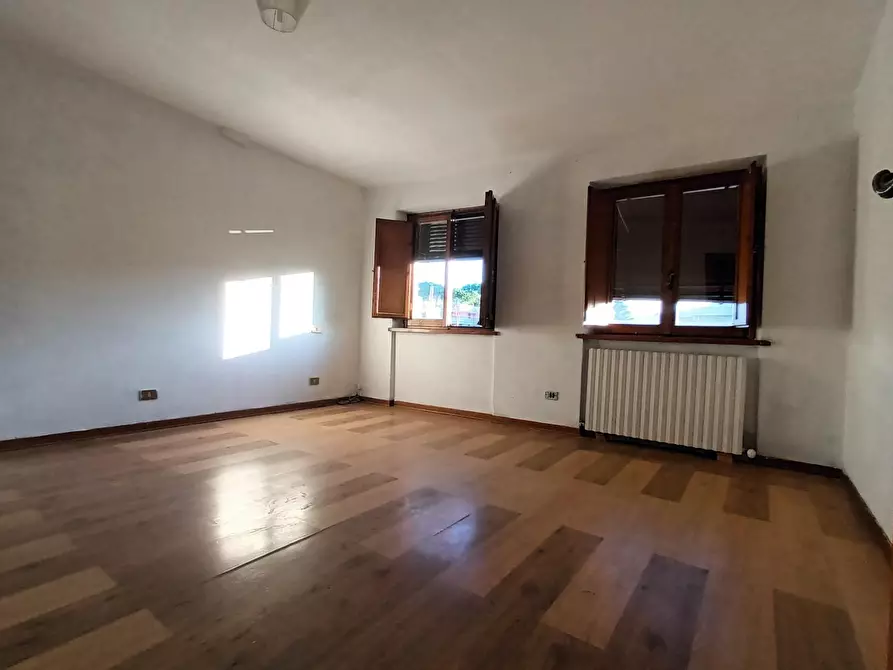 Immagine 15 di Appartamento in vendita  a Lucca