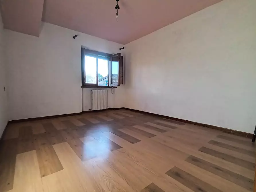 Immagine 12 di Appartamento in vendita  a Lucca