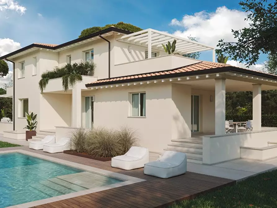 Immagine 4 di Villa in vendita  a Camaiore