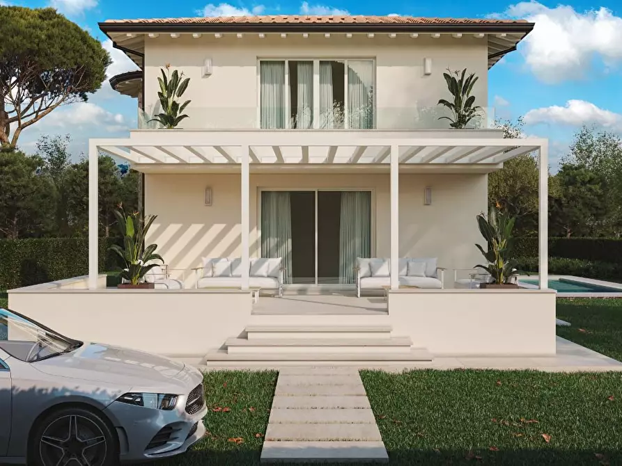 Immagine 2 di Villa in vendita  a Camaiore