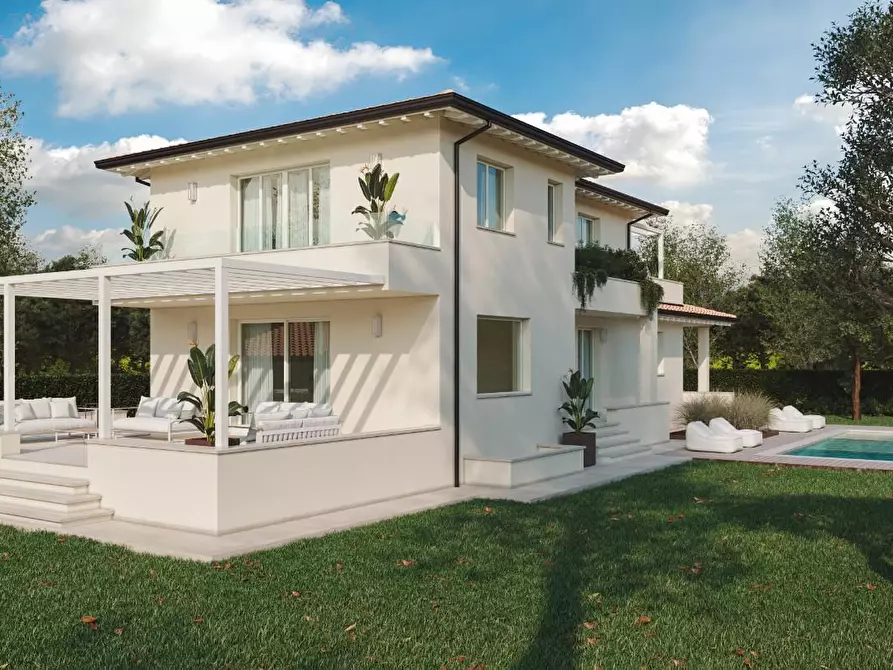 Immagine 3 di Villa in vendita  a Camaiore