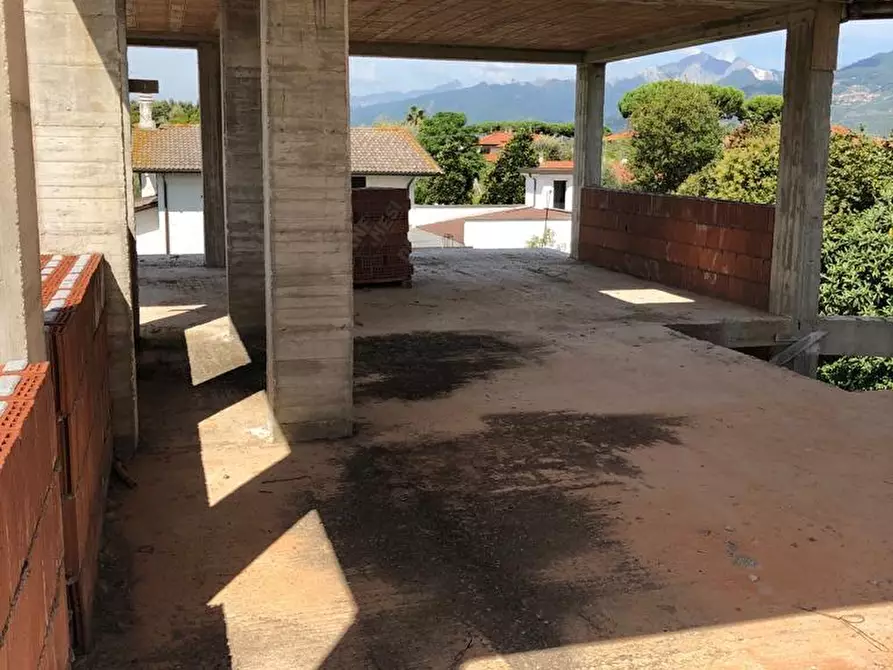 Immagine 10 di Villa in vendita  a Camaiore