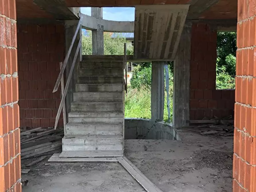 Immagine 11 di Villa in vendita  a Camaiore