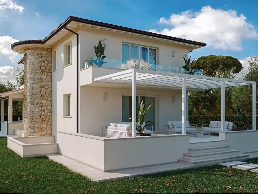 Immagine 5 di Villa in vendita  a Camaiore