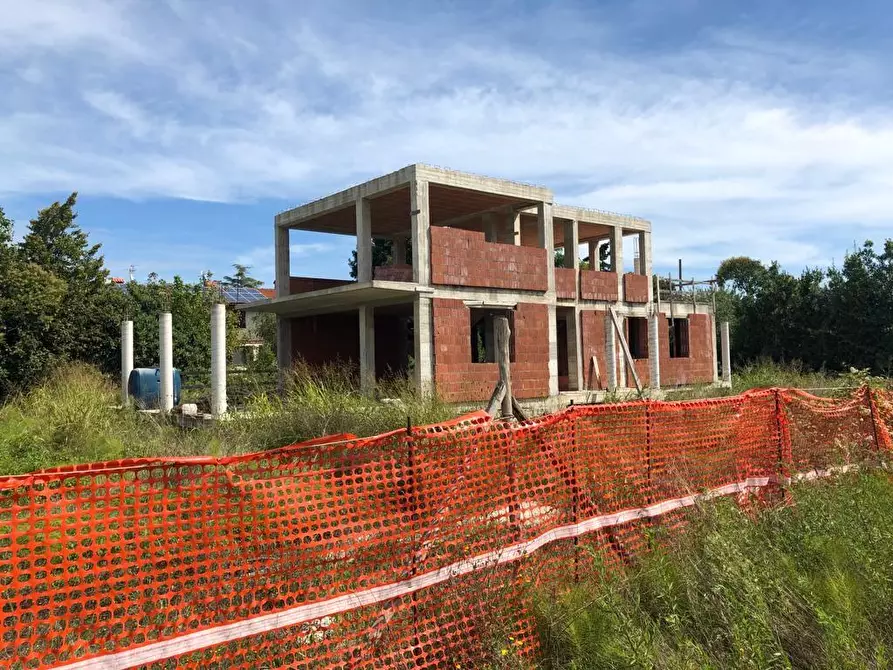 Immagine 9 di Villa in vendita  a Camaiore