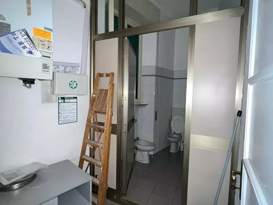 Immagine 2 di Locale commerciale in affitto  a Pisa