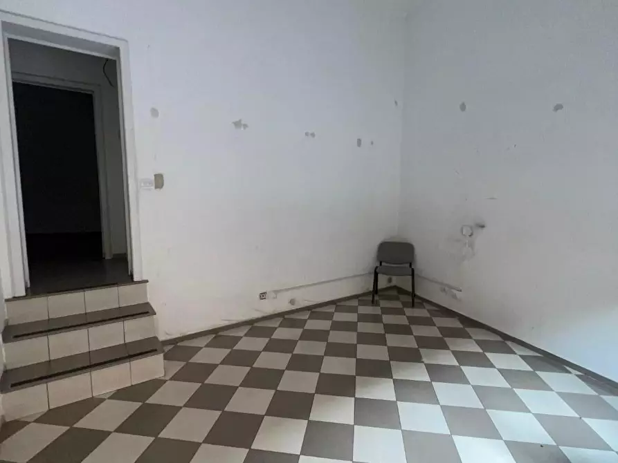 Immagine 4 di Locale commerciale in affitto  a Pisa