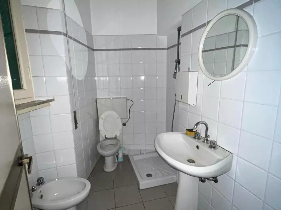 Immagine 3 di Locale commerciale in affitto  a Pisa