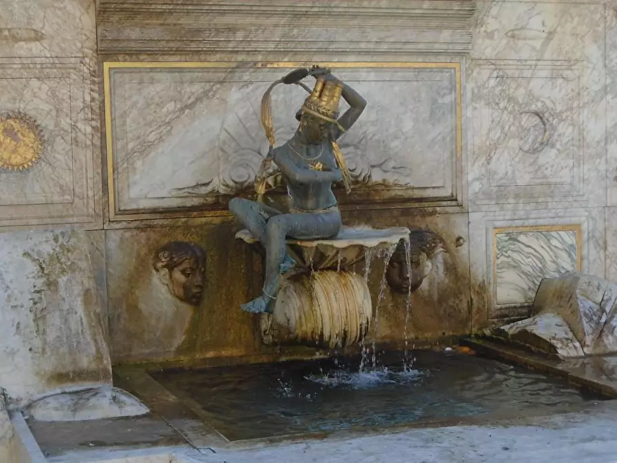 Immagine 33 di Appartamento in vendita  a Massa