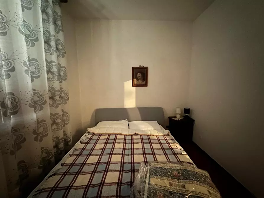 Immagine 13 di Porzione di casa in vendita  a Massa