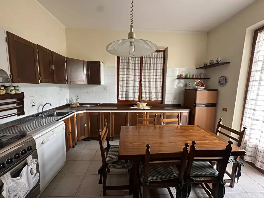 Immagine 8 di Porzione di casa in vendita  a Massa