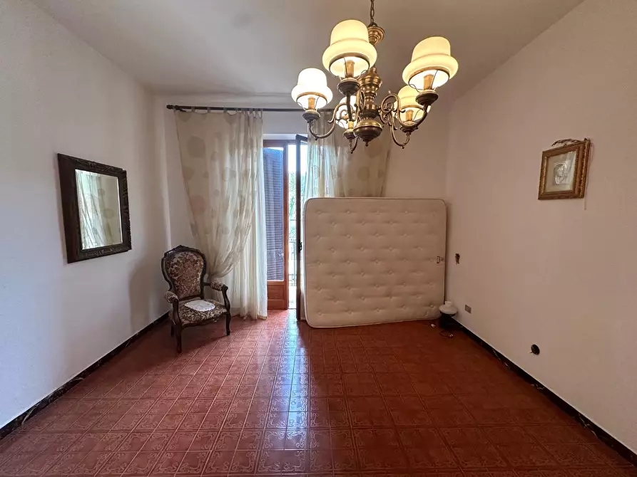 Immagine 11 di Porzione di casa in vendita  a Massa