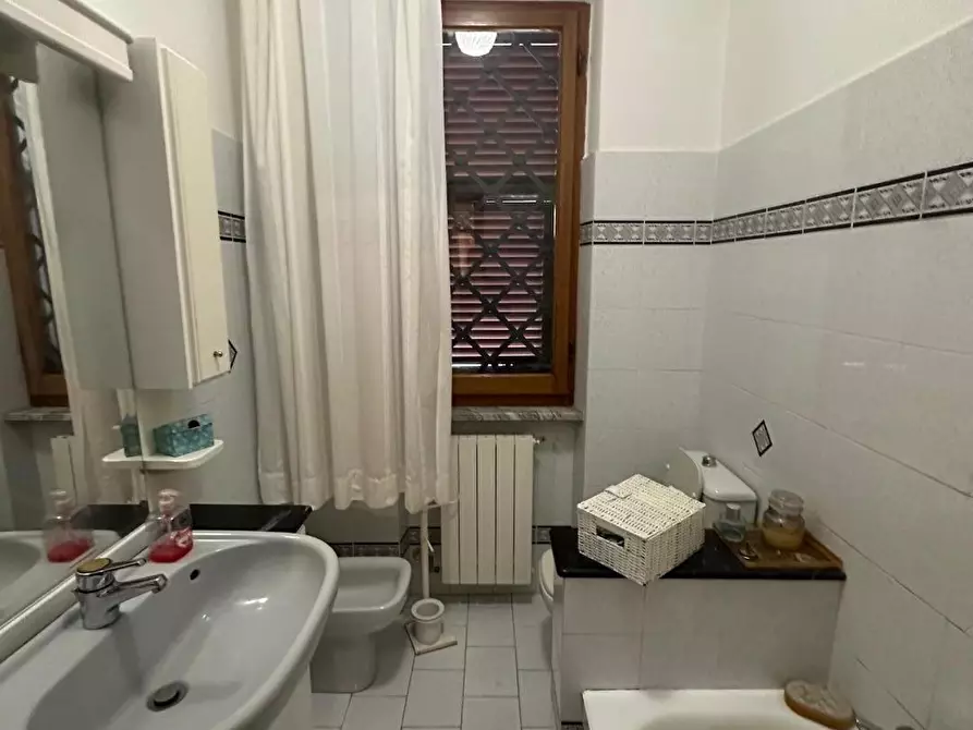 Immagine 22 di Porzione di casa in vendita  a Massa