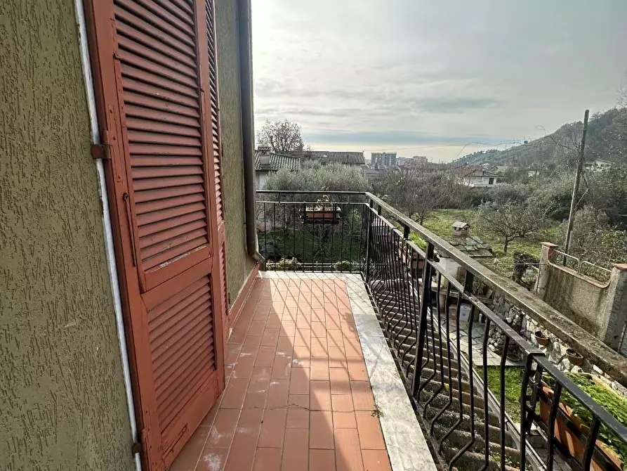 Immagine 4 di Porzione di casa in vendita  a Massa