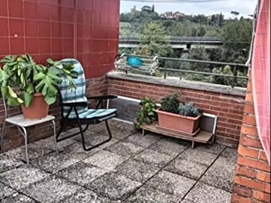 Immagine 10 di Appartamento in vendita  a Siena