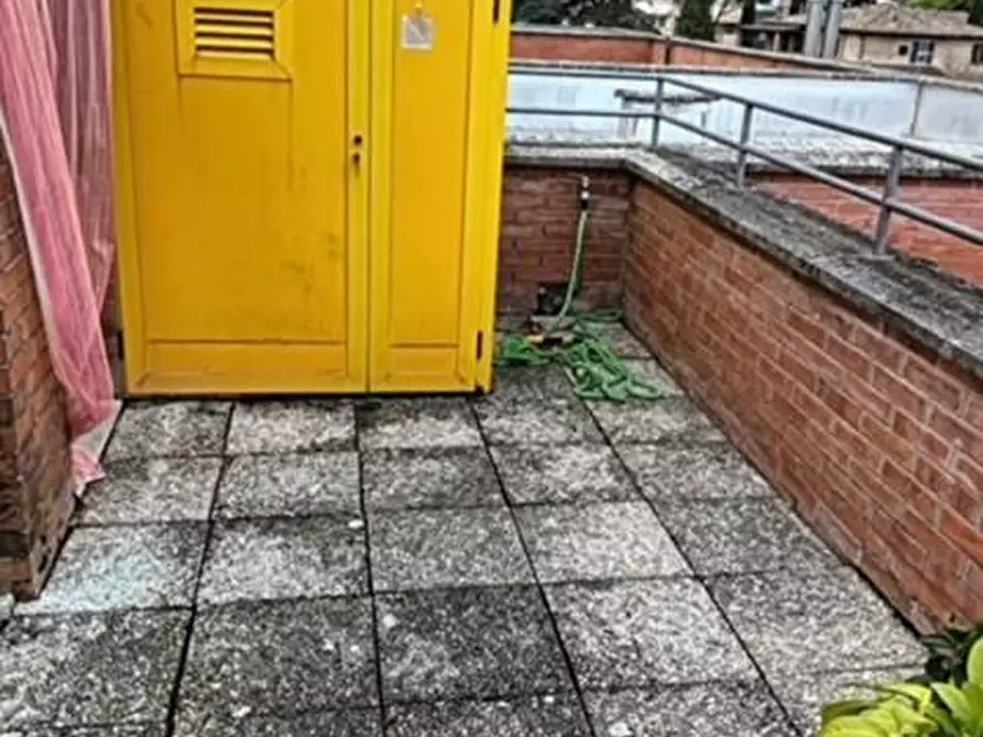 Immagine 11 di Appartamento in vendita  a Siena