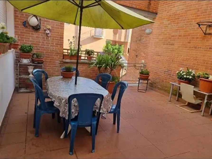 Immagine 15 di Appartamento in vendita  a Siena