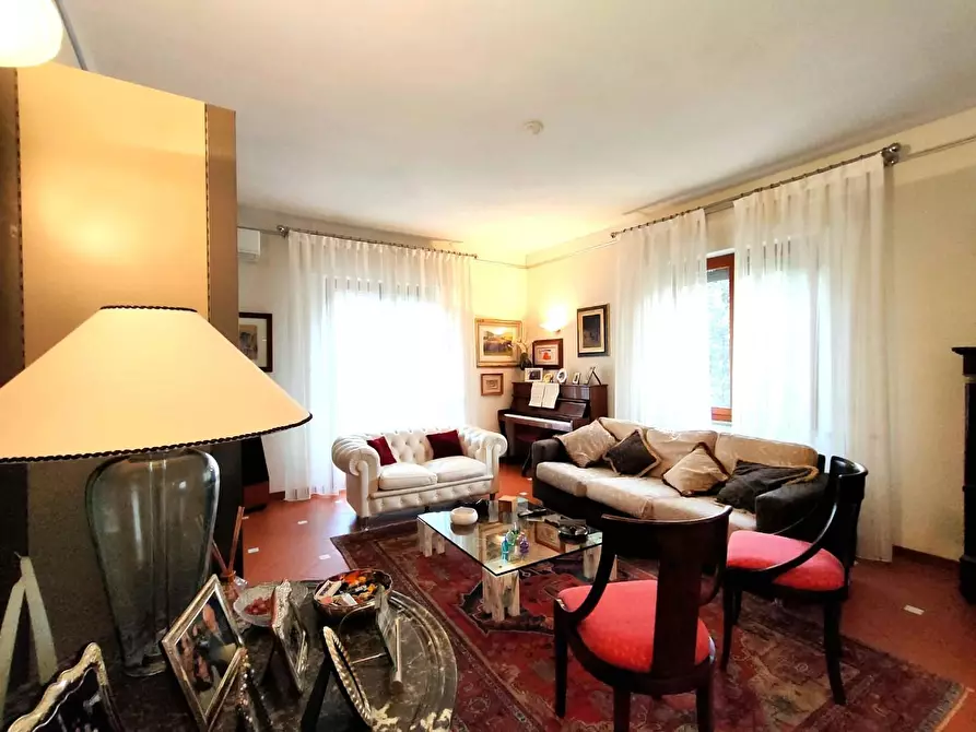 Immagine 7 di Attività artigianale in vendita  a Massa