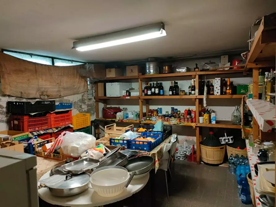 Immagine 16 di Attività artigianale in vendita  a Massa