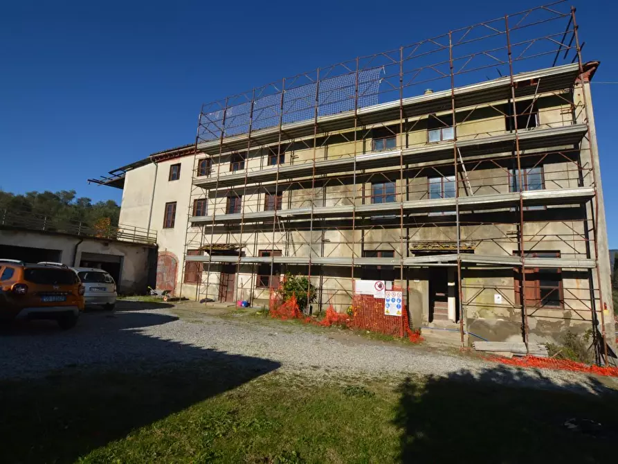 Immagine 1 di Porzione di casa in vendita  a Lucca