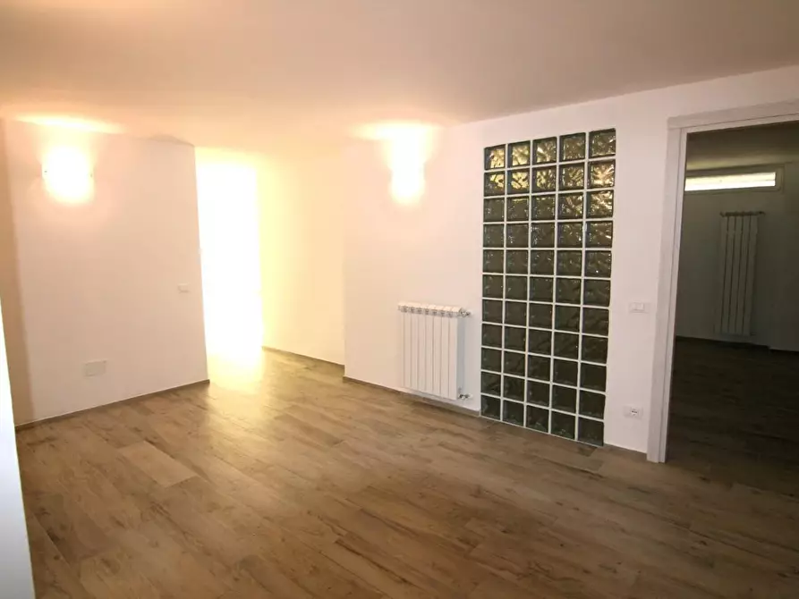 Immagine 2 di Appartamento in vendita  a Carrara