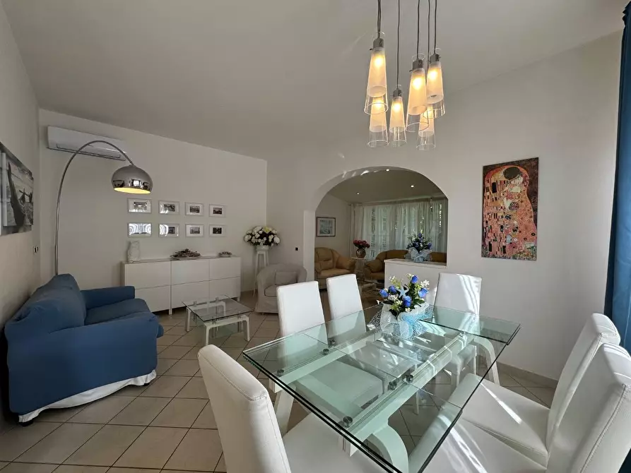 Immagine 2 di Villa in affitto  a Forte Dei Marmi