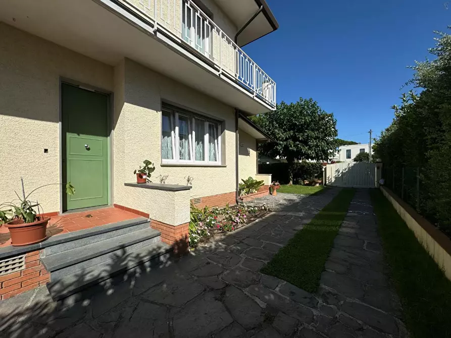 Immagine 37 di Villa in affitto  a Forte Dei Marmi