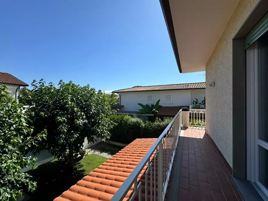 Immagine 25 di Villa in affitto  a Forte Dei Marmi