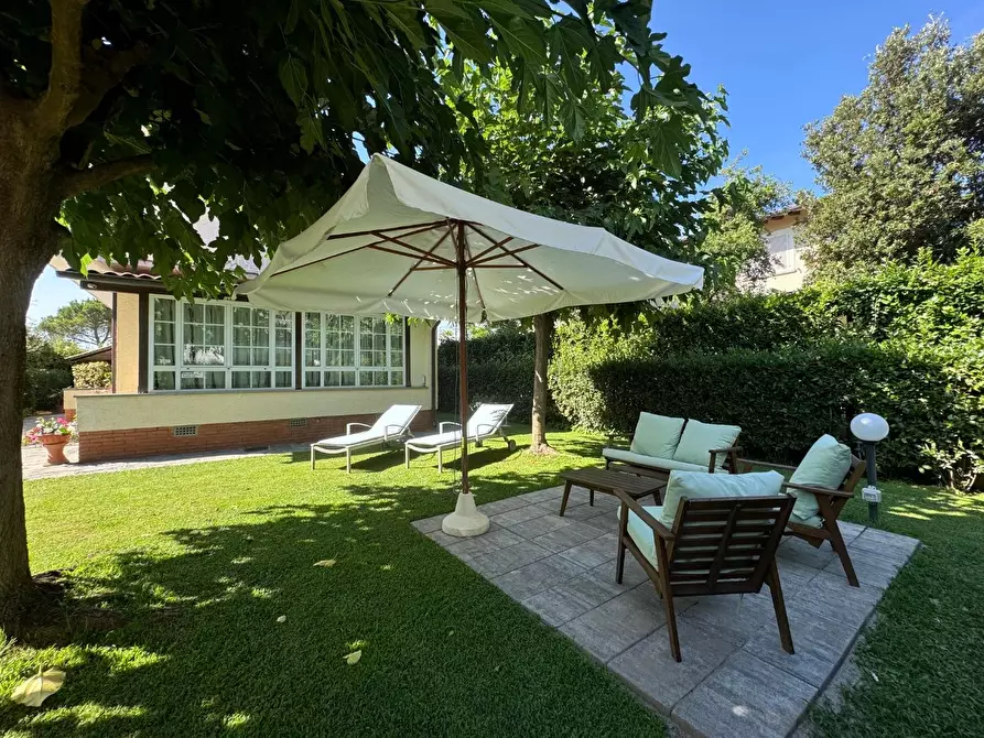 Immagine 34 di Villa in affitto  a Forte Dei Marmi