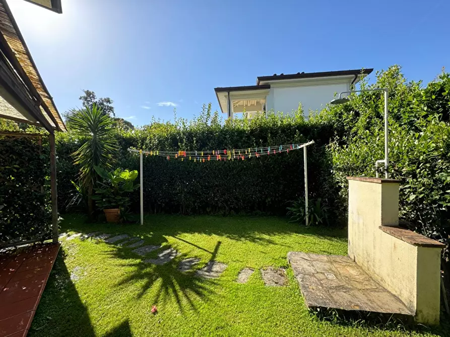 Immagine 38 di Villa in affitto  a Forte Dei Marmi