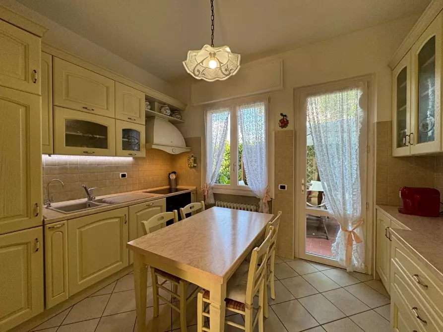 Immagine 9 di Villa in affitto  a Forte Dei Marmi