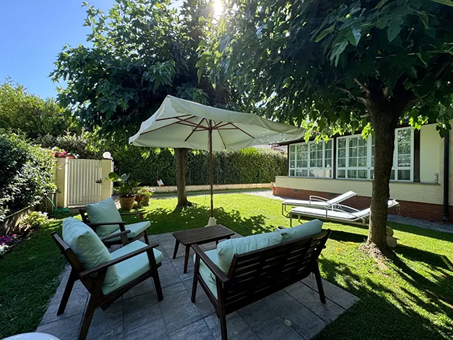 Immagine 33 di Villa in affitto  a Forte Dei Marmi