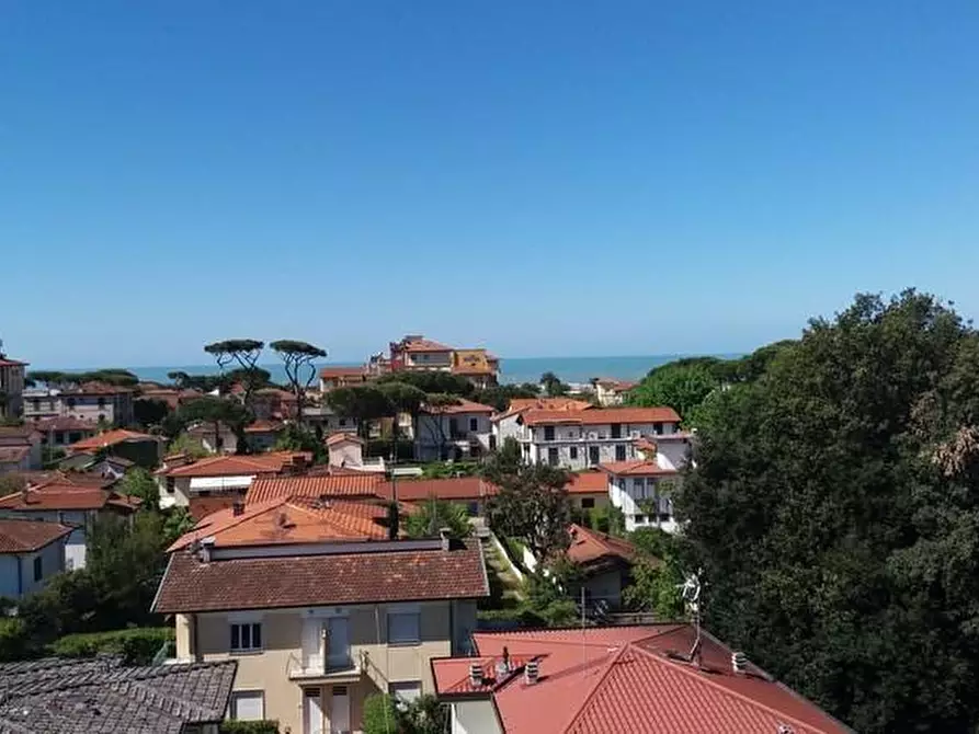 Immagine 2 di Casa trifamiliare in affitto  a Pietrasanta