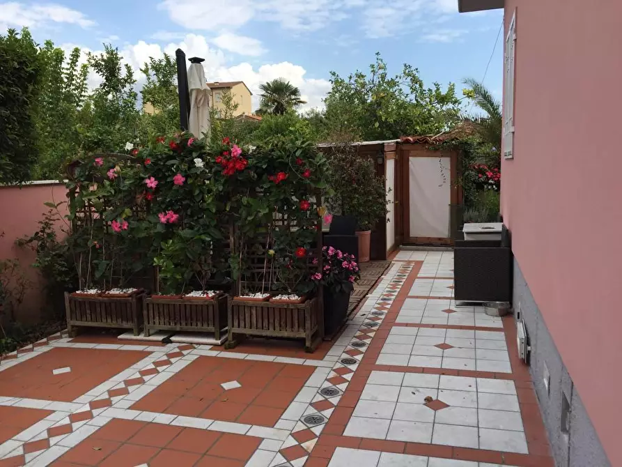 Immagine 8 di Casa bifamiliare in vendita  a Carrara