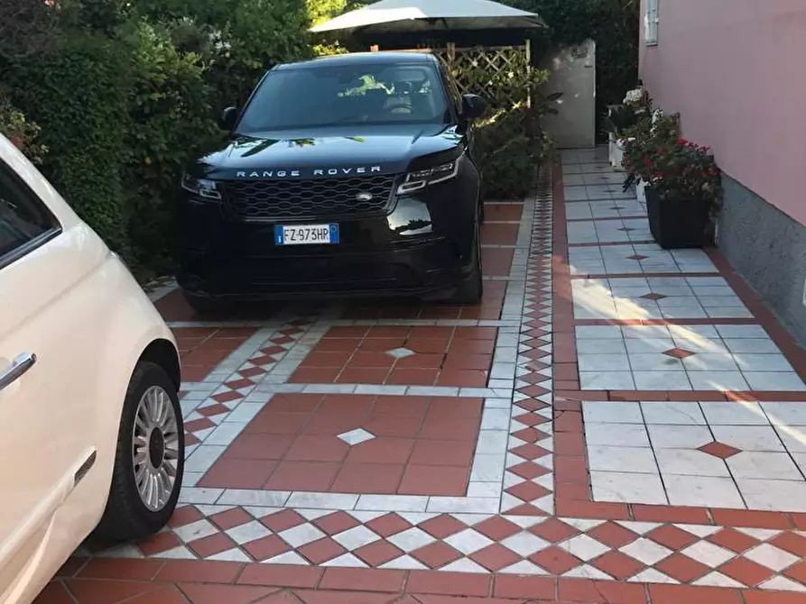 Immagine 11 di Casa bifamiliare in vendita  a Carrara