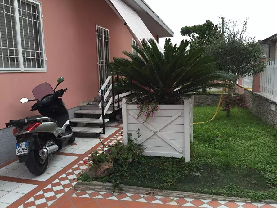 Immagine 6 di Casa bifamiliare in vendita  a Carrara