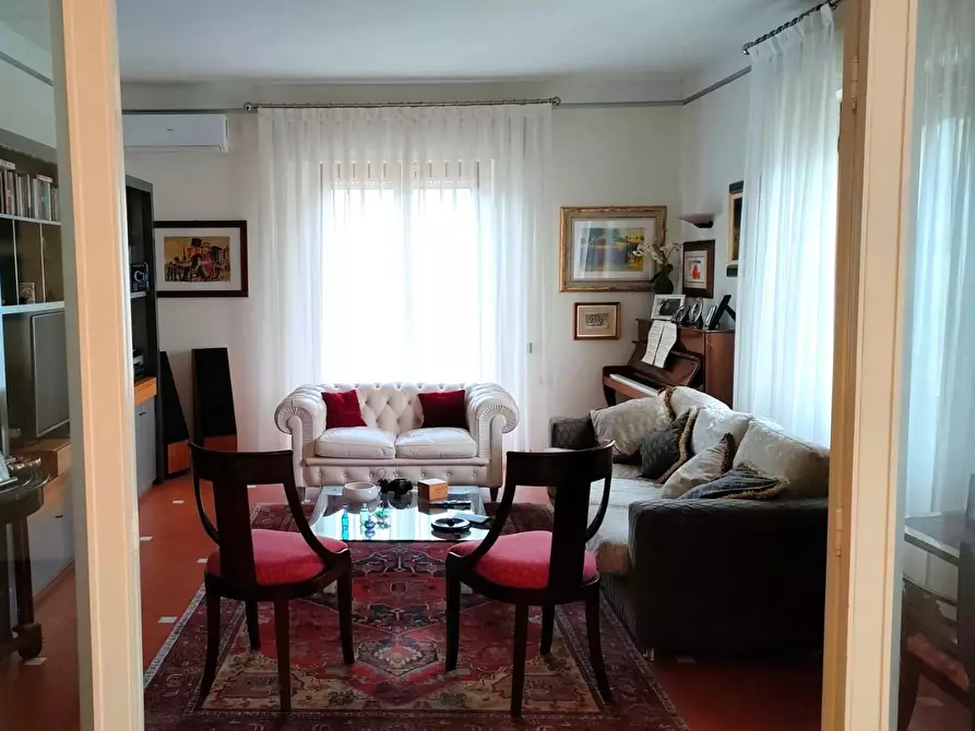 Immagine 4 di Casa indipendente in vendita  a Massa