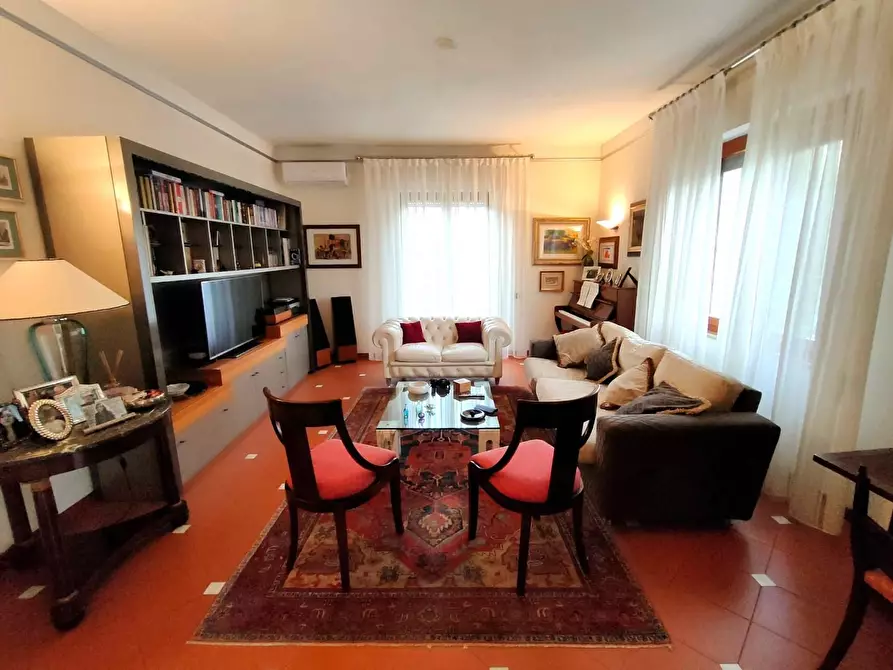 Immagine 2 di Casa indipendente in vendita  a Massa