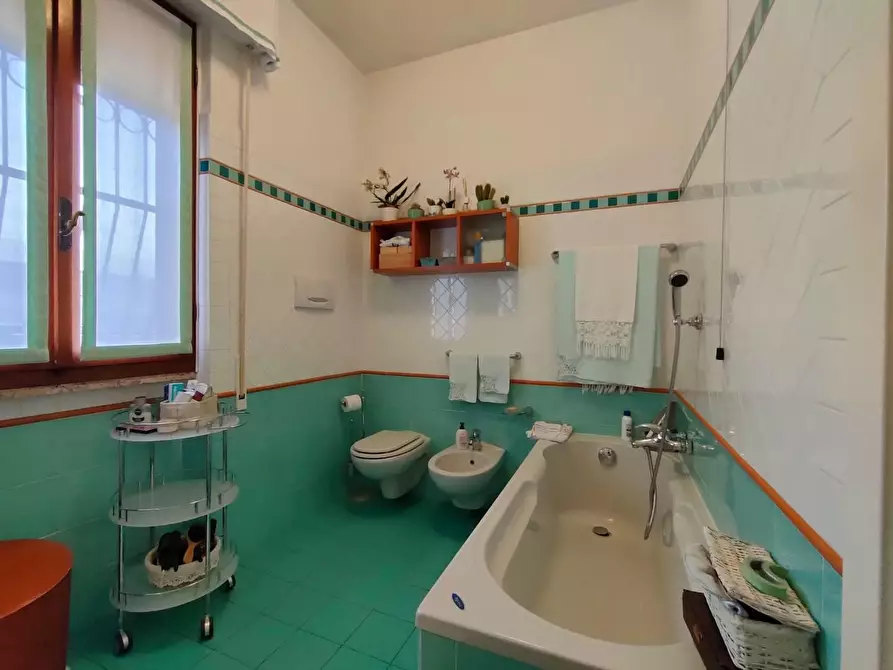 Immagine 9 di Casa indipendente in vendita  a Massa