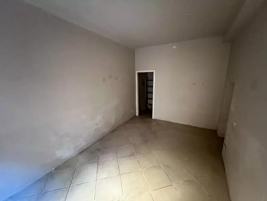 Immagine 2 di Ufficio in affitto  a Lucca