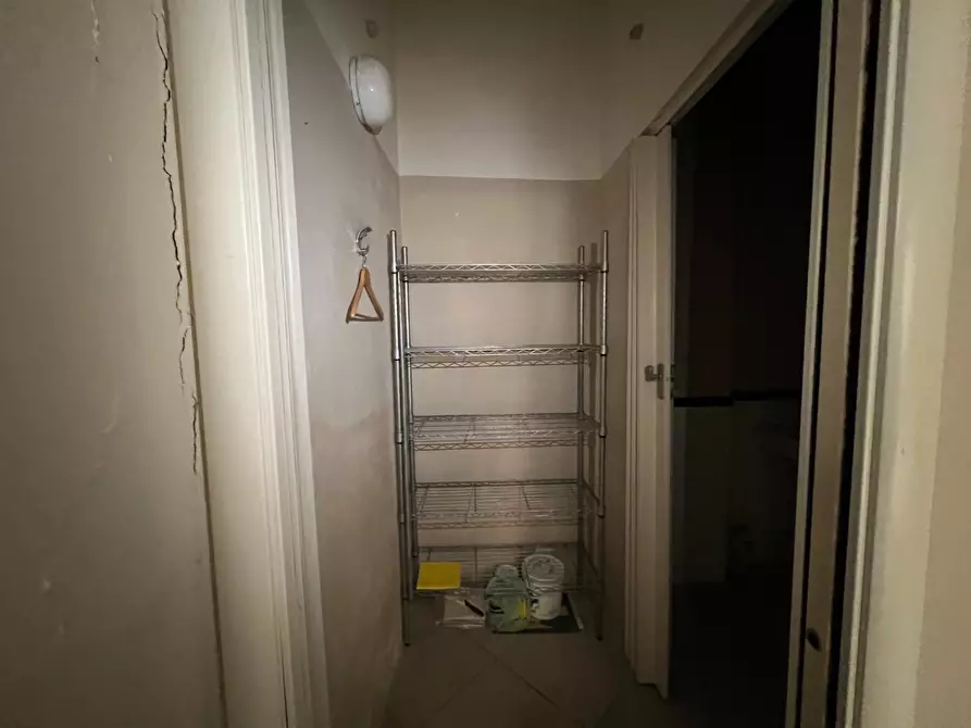 Immagine 12 di Ufficio in affitto  a Lucca