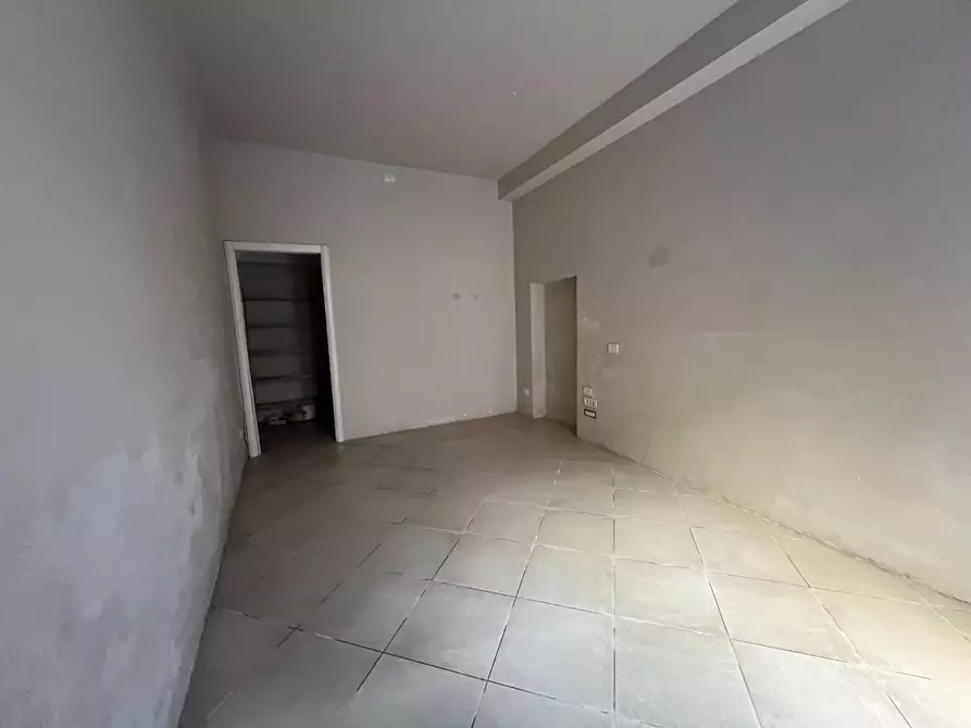 Immagine 4 di Ufficio in affitto  a Lucca