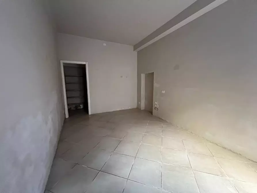 Immagine 5 di Ufficio in affitto  a Lucca