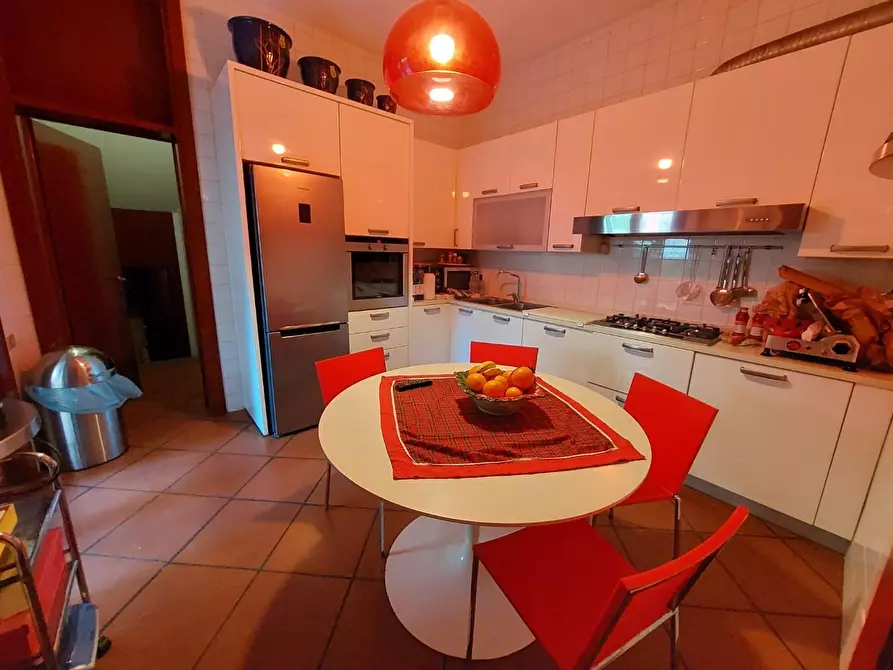 Immagine 12 di Villa in vendita  a Pontedera