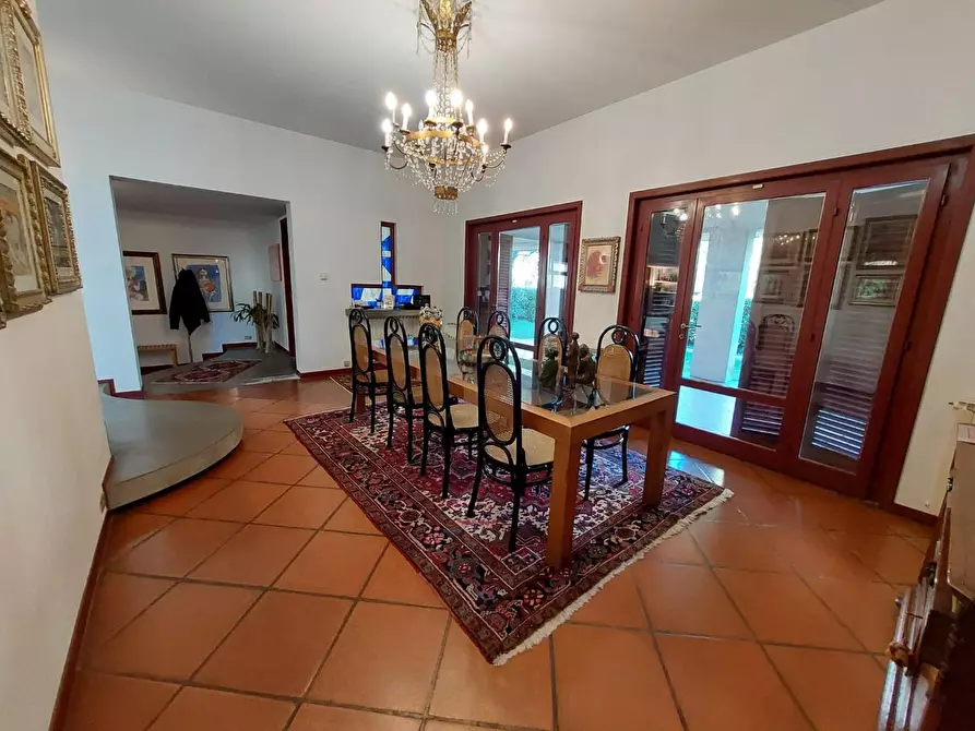 Immagine 7 di Villa in vendita  a Pontedera