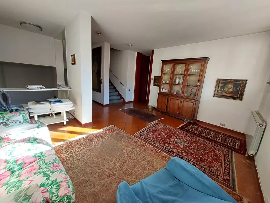 Immagine 11 di Villa in vendita  a Pontedera