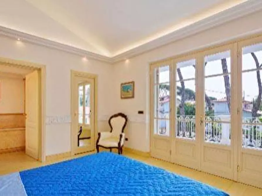 Immagine 17 di Casa indipendente in affitto  a Forte Dei Marmi