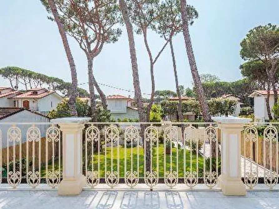 Immagine 14 di Casa indipendente in affitto  a Forte Dei Marmi