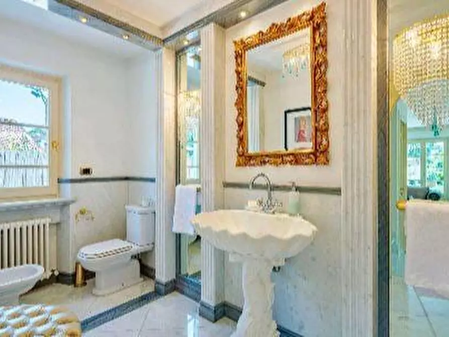 Immagine 16 di Casa indipendente in affitto  a Forte Dei Marmi